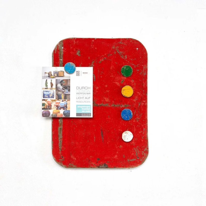 Tableau magnétique en barils de pétrole recyclés avec 5 aimants colorés