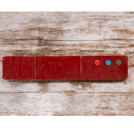 Tableau magnétique fabriqué à partir de barils de pétrole recyclés avec 5 aimants colorés